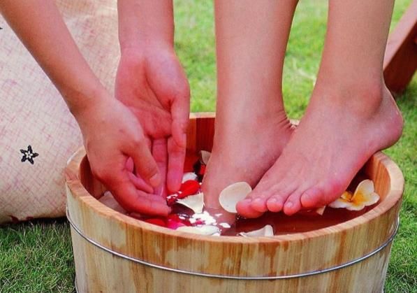吃完饭后多久可以泡脚