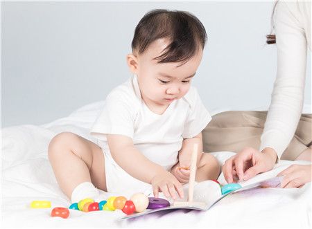 两个月的婴儿趴着练抬头每次多久合适