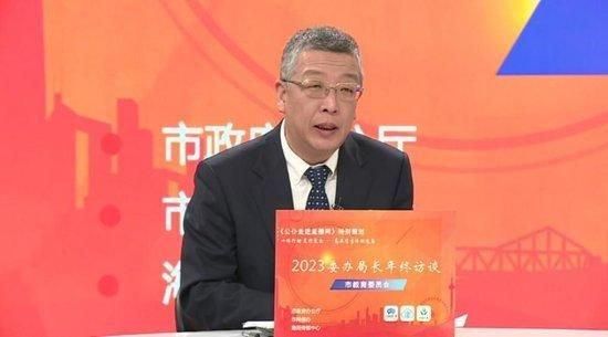 天津市委教育工委常务副书记、市教委主任荆洪阳做客《公仆走进直播间》特别策划“向群众汇报——2023委办局长年终访谈”。