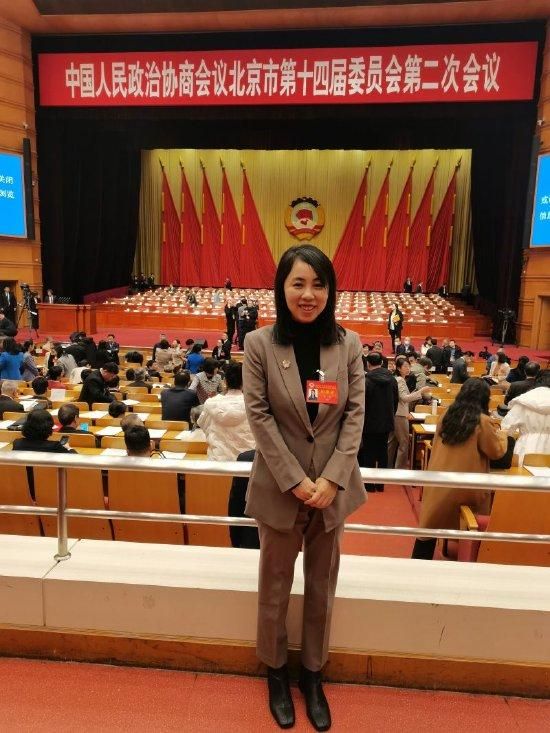 妇联界别委员李婷针对青少年网络素养教育提出建议。受访者供图