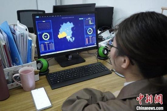 触发报警器后,相关负责教师的手机和电脑端会实时收到报警信号。彭莉芳摄