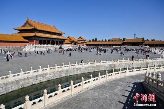 资料图:游客在故宫博物院参观游览。中新社记者 赵文宇 摄