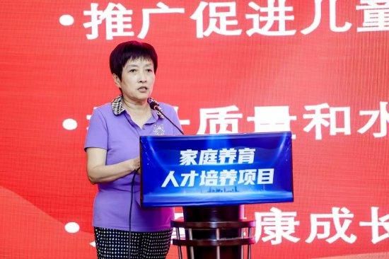 图注:国家卫生健康委员会妇幼司原副巡视员曹彬