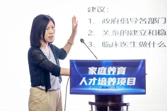 图注:北京儿童医院保健中心主任梁爱民