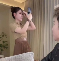 原创             马筱梅孕相显著，精气神也很不错，完全就是麻六记女主人的担当