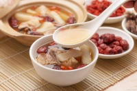 明日妇女节，建议女人常喝4种汤，脸色红润精神好，不化妆也好看