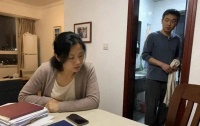 老公上厕所女同事给他发消息：我有了。我回：太好了，我老婆不孕