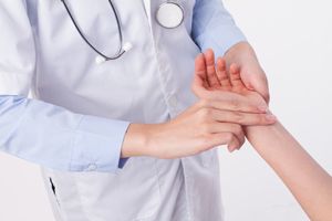 鼻窦囊肿会引起发烧吗