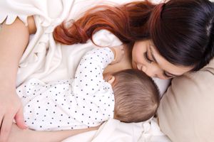 吃母乳的娃更瘦小？母乳营养够吗？需要补充维生素D及钙吗？