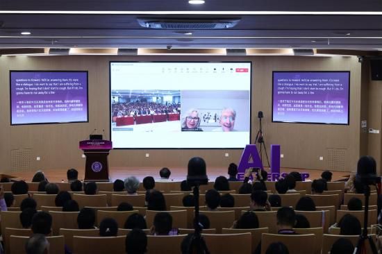 哈佛大学教育研究生院教授霍华德·加德纳及其夫人分享