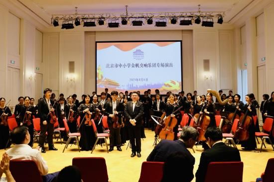 中国学生艺术团在中国驻法国大使馆进行专场演出