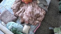 原创 安徽4岁哥哥在28天大的妹妹头上盖满衣物,2分钟后妈妈才发现