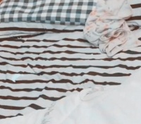 原创 宝妈半夜醒来没找到孩子,急忙开灯后,父女俩的睡姿让她直呼佩服