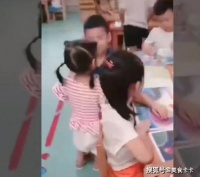 原创 3岁女孩萌哭网友走红,上宝宝班时哭鼻子,跑中班哥哥怀里求安慰