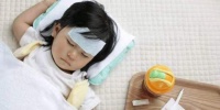 孩子流鼻涕,打喷嚏?儿科医生:这是感冒的征兆,如能引起重视,孩子少受罪