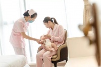 原创 宝妈注意!新生儿打嗝或许是护理不当,掌握这几个方法预防缓解