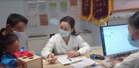 当4岁脑瘫男孩,独立迈出人生第一步,全家人心都融化了!