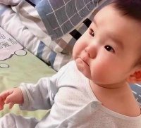 原创 萌娃被妈妈批评,那表情可委屈了,网友:宝宝的表情太丰富