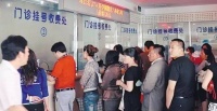 原创 孩子发烧排队250号,儿科医生却踩点吃饭,家长:他凭什么不加班