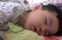 原创 孩子磨牙,为什么白天不响晚上“嘎吱嘎吱响”?原因简单却难治
