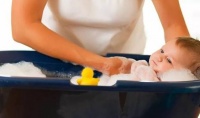 原创 冬季给宝宝洗澡怕感冒?分成7个步骤进行,不用再担心娃会生病
