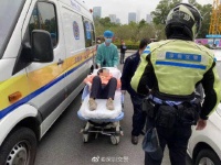 孕妇危在旦夕,铁骑火速护送就医