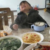 原创 江苏女子辛苦做好饭儿子挑食不吃,妈妈一举动让网友表示干的漂亮