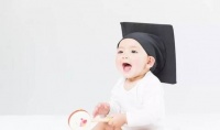原创 吃手是宝宝聪明的信号?婴儿智商高的5个讯号,吃手只是其中一个