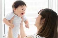 新生儿出生百天内,避开以下禁忌,宝宝发育得好不说,还很容易带