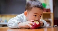 宝宝怎样吃水果你做对了吗?