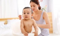教你2种给孩子洗澡的方式, 你学会了吗
