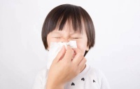 宝宝春天容易流鼻涕打喷嚏?物理洗鼻小贴士拿好
