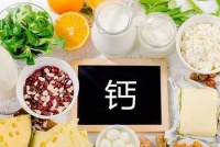原创 哥哥天天吃钙片,妹妹天天喝牛奶,5年后两人身高差距很明显