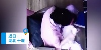 湖北:未满月的宝宝遭受育婴员虐待大腿骨折,家属没一点责任吗?