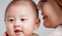 原创 以下4个小动作,或将导致宝宝脊柱变形,做父母的可别忽视了!