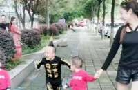 原创 还记得当年的“袖珍夫妻”吗?4年后生了双胞胎,现状让人羡慕