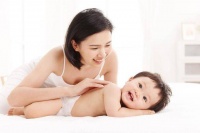 原创 孩子睡觉老是往被子外伸脚?家长这么做保证孩子良好睡眠