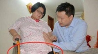 原创 “无腿”妈妈渴望成为母亲,用试管生出双胞胎,如今过得如何?
