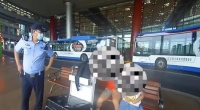 首都机场民警巡逻 发现一大一小俩小孩 真相让人哭笑不得