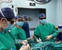 一妇婴单孔腹腔镜手术为14岁少女成功剔除30厘米巨大卵巢囊肿
