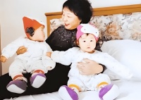 原创 60岁失独试管生下双胞胎,72岁丈夫去世,“托孤”被骗巨款