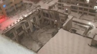体育馆在雪夜坍塌