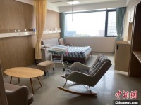 探访新生儿家庭陪护病房:用“家”的温暖创造“生命奇迹”