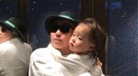 叶海洋：身家千万，花66万买五国混血精子，在母亲支持下生下两女