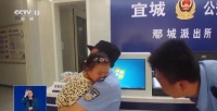 “小孩姐”立大功 路边“捡”回2岁走失女童