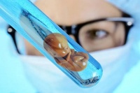 禾孕嘉丨高龄女性试管婴儿之路:面对流产、早产等高风险挑战
