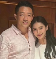汪小菲带老婆“求子圣地”抽签 婚后看中医积极备孕