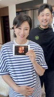 原创             侯梦莎官宣怀孕！结婚四年备孕艰辛，晒孕肚照激动落泪
