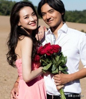 原创             49岁舒淇备孕1年无果，被问是否考虑领养，冯德伦一句话霸气护妻