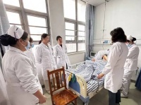 双重急症突袭27岁女孩，紫荆医护精准施救守护生育希望